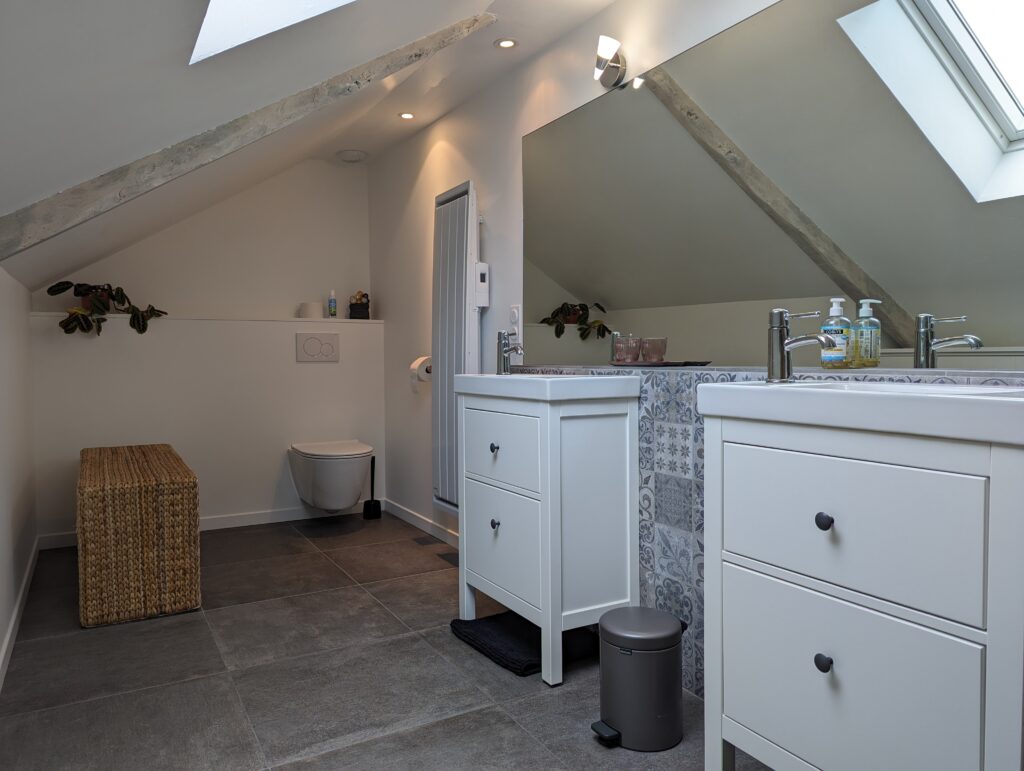 Salle de douche, chambre Genêts